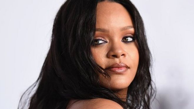 American female singer Rihanna deny friendship wit drake