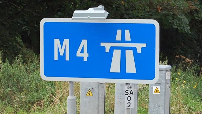 Знак M4