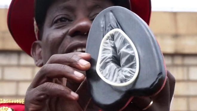 Au Kenya, le 'Roi des préservatifs' rêve d'une 'Afrique sans nouvelles infections au VIH'