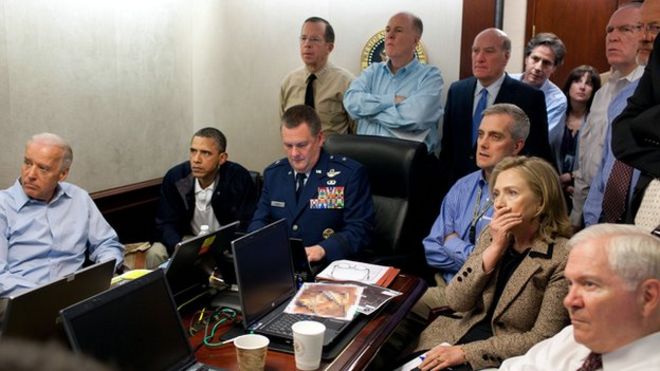Президент Обама и его команда следили за миссией против бен Ладена из Ситуационной комнаты Белого дома