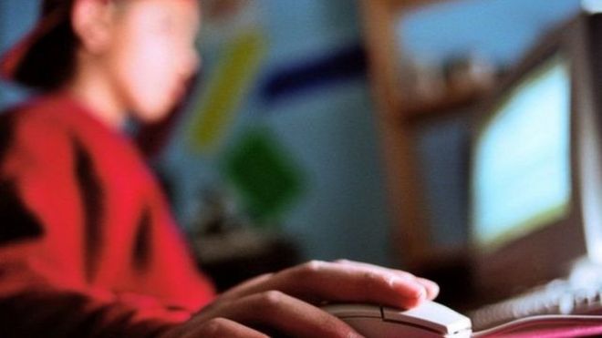 Orang tua berperan penting dalam mencegah anak-anak mengakses konten pornografi, kata seorang pegiat keamanan berinternet.