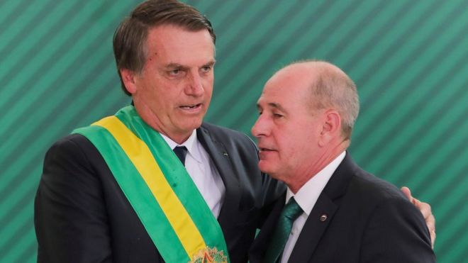 Bolsonaro com o novo ministro da Defesa, Fernando Azevedo e Silva
