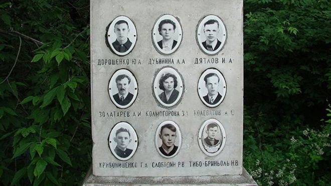 La tumba de los muertos en el paso Diátlov, en un cementerio en Ekaterimburgo.