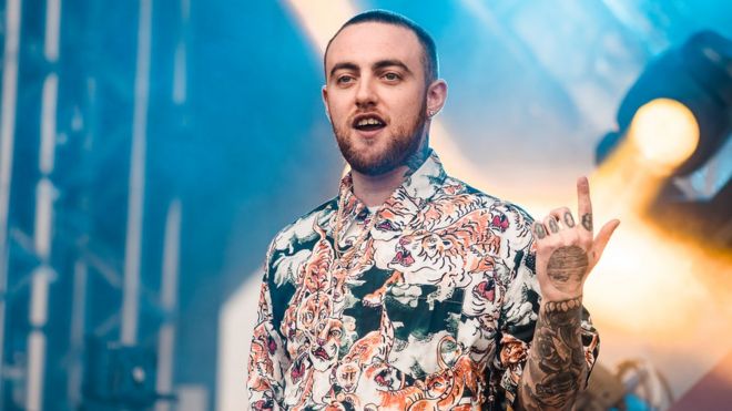 DJ Mac Miller выступает вживую на сцене Lollapalooza 2018