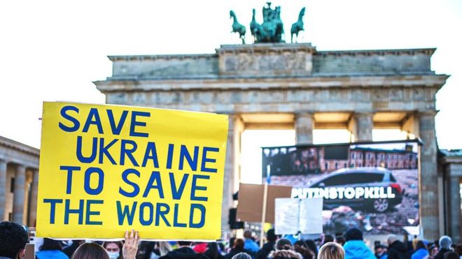 Protesta contra la invasión de Rusia a Ucrania, Puerta de Brandenburg. Berlín, Marzo 13.