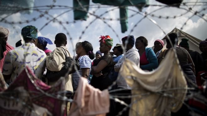 Перемещенных лиц, бежавших от насилия против иммигрантов, видели в лагере 19 апреля 2015 года в деревне Примроуз, в 15 км к востоку от Йоханнесбурга