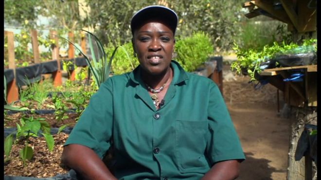 Coumba Diop est formatrice du micro-jardin de la Mairie de Dakar