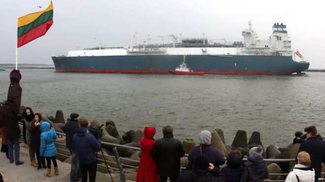 Корабль СПГ прибывает в Клайпеду, Литва