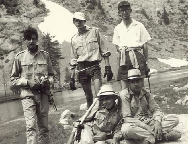 Май Лэнглендс с мальчиками во время походной экспедиции в северных горах, середина 1960-х годов