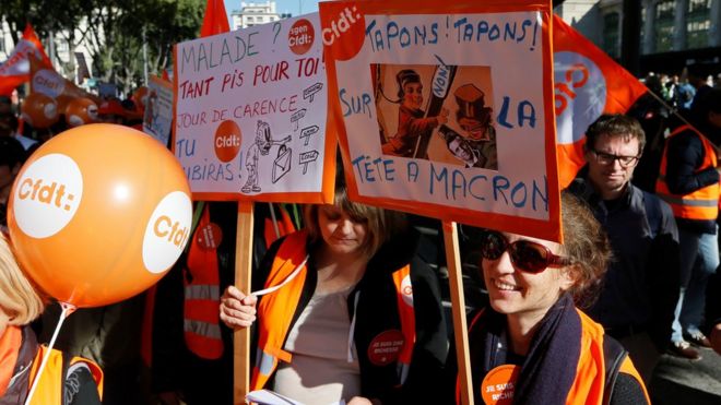 Работники государственного сектора участвуют в демонстрации в рамках общенациональной забастовки против реформ французского правительства в Лионе, 10 октября 2017 года