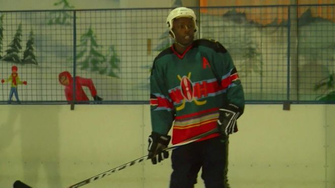 Gants enfilés et patins au pied. Visite du premier club de hockey sur glace… du Kenya.