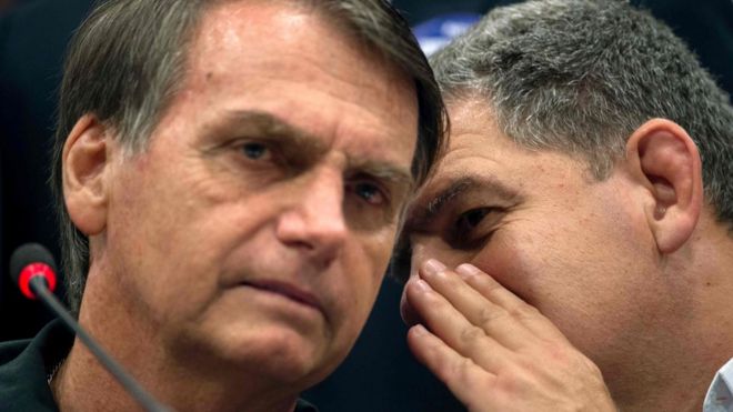 Bolsonaro (esq.) e Bebianno, antes da crise
