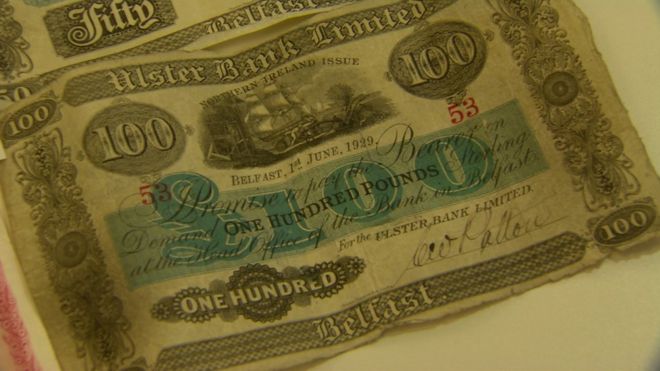 Старая банкнота стоимостью 100 фунтов стерлингов, выпущенная Ulster Bank