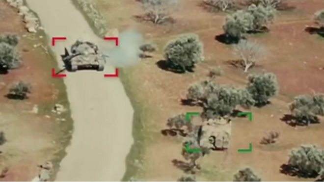 مطاردة مثيرة بين دبابة للجيش السوري ومدرعة للمعارضة في إدلب