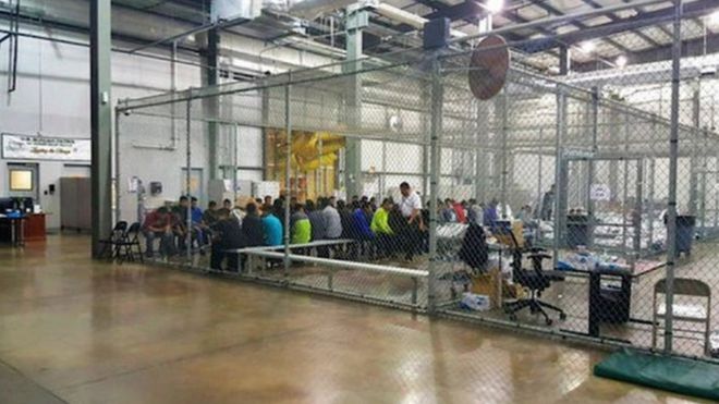 Área destinada a imigrantes detidos no Texas