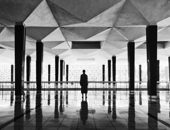 கோலாலம்பூர் கோயிலில் ஒரு மனிதர்