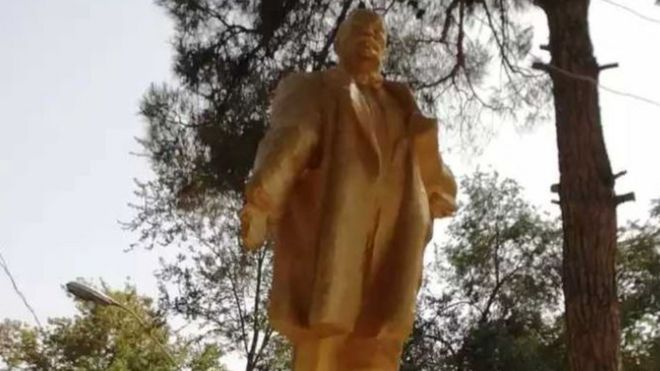 Восстановленная статуя Ленина в Шахрите, Таджикистан, 2018 год