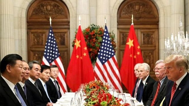 Делегации Китая и США за столом