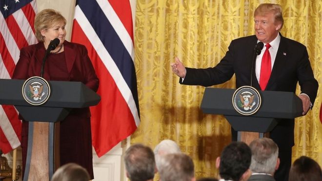 Президент США Дональд Трамп и премьер-министр Норвегии Эрна Солберг беседуют со СМИ во время пресс-конференции в Белом доме 10 января 2018 года