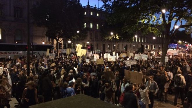 Младшие врачи протестуют в Вестминстере