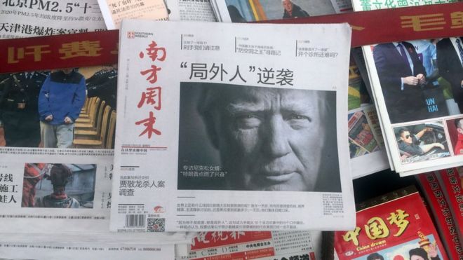 Una foto de Donald Trump en un periódico chino