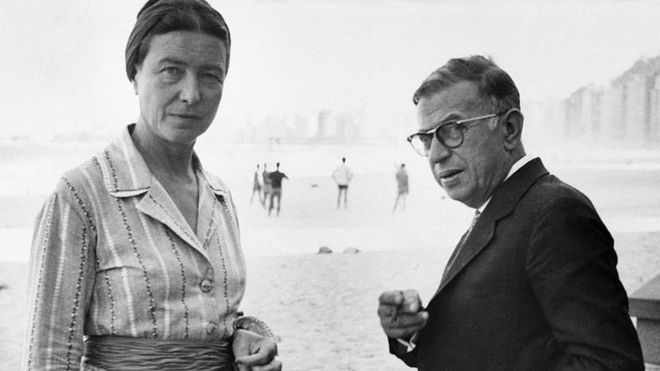 De Beauvoir y Sartre en la playa de Copacabana, Río.