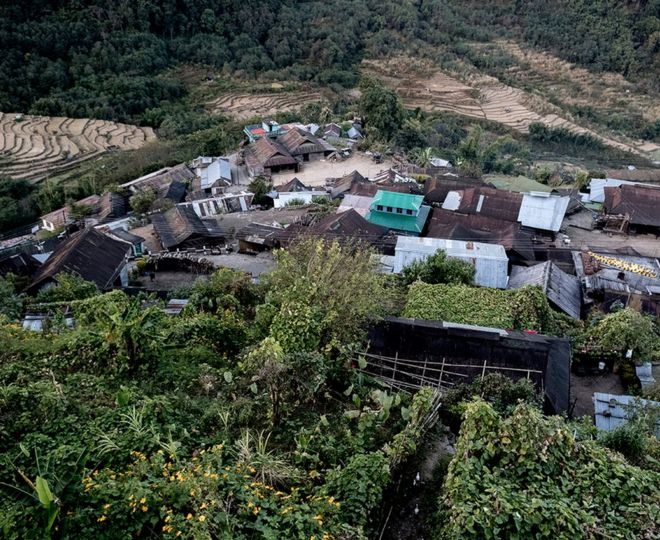 Вид на деревню Хонома с вершины холма