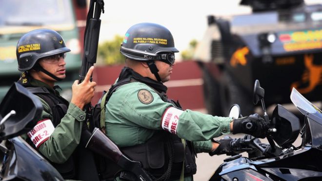 Dos agentes de la Guardia Nacional