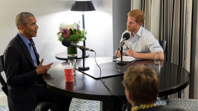 El príncipe Harry entrevistando a Barack Obama