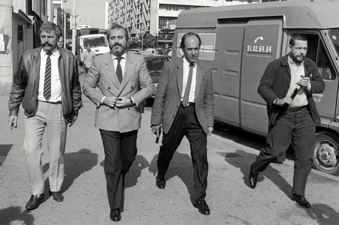 Судья Джованни Фальконе (второй слева) с телохранителями в Марселе, расследующими международные связи мафии