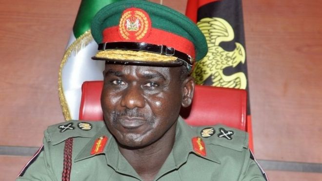Начальник армии Нигерии генерал-лейтенант Тукур Буратай, 16 июля 2015 года