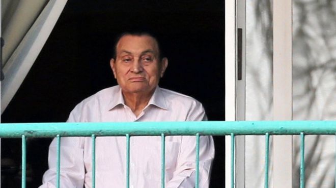 El expresidente egipcio Hosni Mubarak en el hospital de Maadi, en El Cairo, el 6 de octubre de 2016.