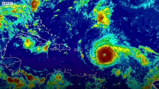 Мощнейший за последнее десятилетие ураган "Ирма" движется на Карибы и США