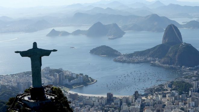 Vista panorâmica do Rio, com Cristo Redentor