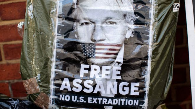 Placard supporting Assange