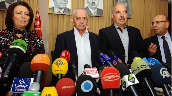 En 2015, le quartet du dialogue national tunisien, une association, est lauréat du Prix Nobel de la Paix pour avoir réussi à amener la démocratie en Tunisie après la révolution du Jasmin.