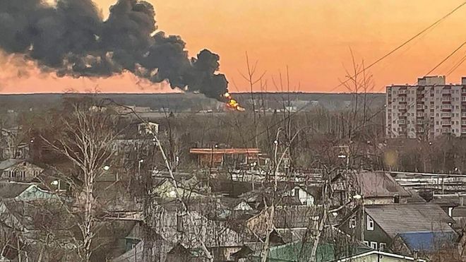 Пожар около аэропорта в Курске.