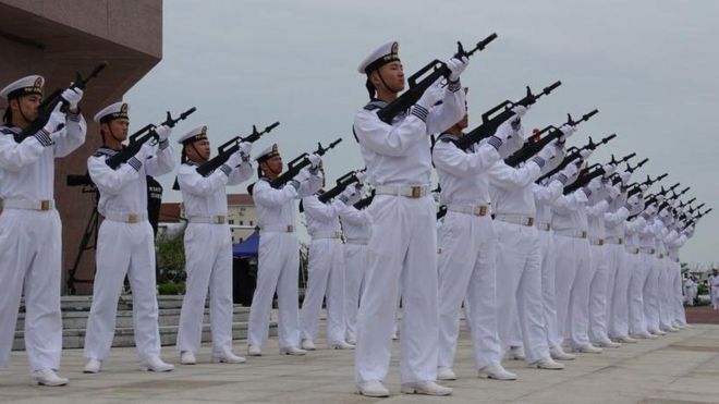 चीनी नौसेना के जवान.