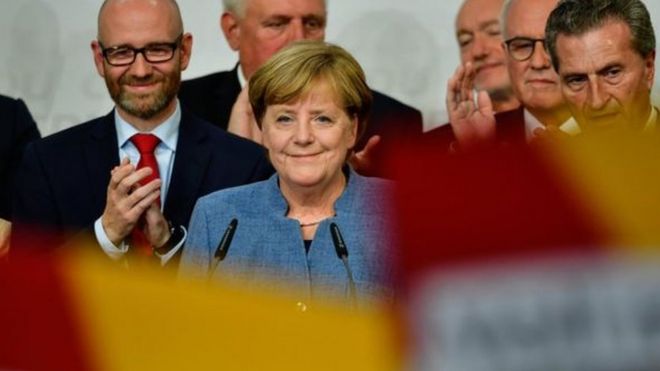 Bà Merkel giành ghế thủ tướng cho nhiệm kỳ thứ tư nhưng cần các đảng liên minh mới.