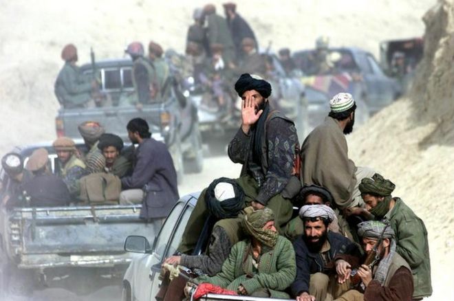 Файл-фотография бойцов Талибана на севере Афганистана 2001