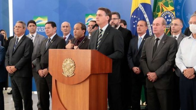Bolsonaro reúne ministros em pronunciamento contra Moro, no qual acusa o ex-auxiliar de pedir nomeação para o STF
