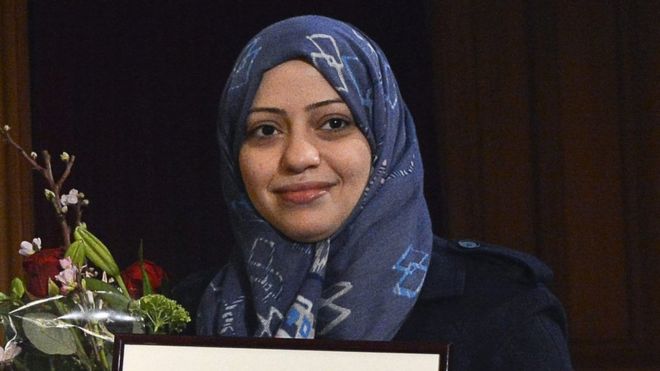 Самар Бадави получает приз Олофа Пальме во 2-й палате парламента Швеции в Стокгольме, Швеция, 25 января 2013 г. (