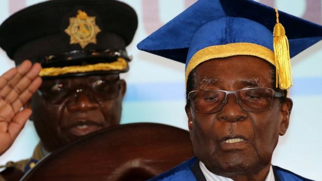 Robert Mugabe (R) at graduation ceremony - 17 November