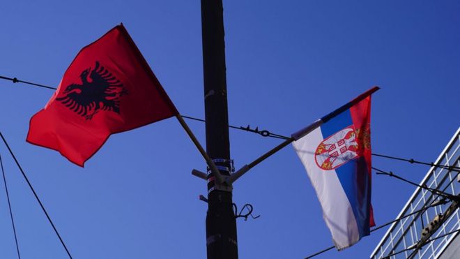 Zastave Srbije i Albanije