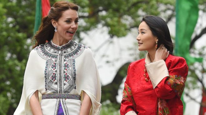 Герцогиня Кембриджская беседует с королевой Джецун Пема из Бутана