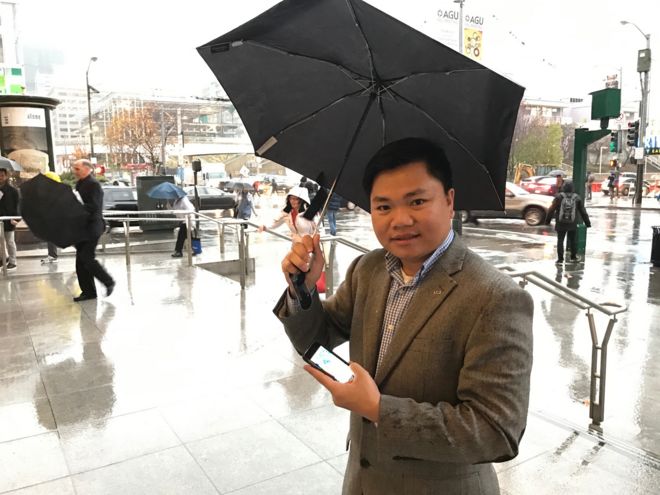 GS Nguyễn Đình Phú giới thiệu ứng dụng di động quan trắc mưa bằng vệ tinh trên thiết bị di động do nhóm chuyên gia của UCI phát triển tại Hội thảo AGU