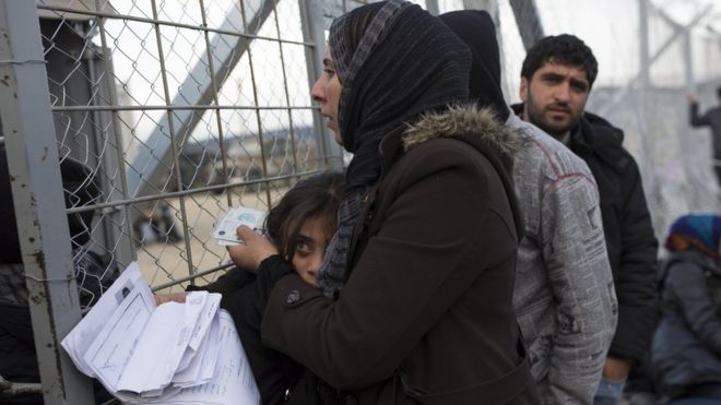 Семьи ждут пересечения греко-македонской границы