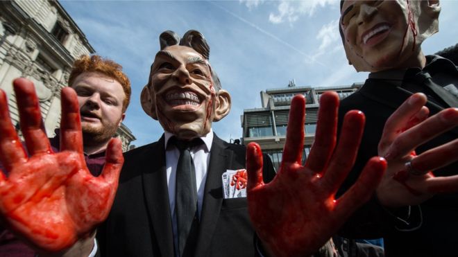 Manifestantes protestam em Londres contra decisão de Bush e Blair de ir à guerra (Julho/2006)