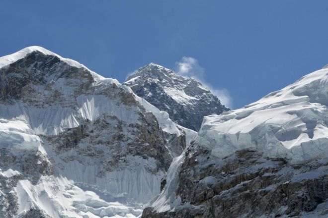 Фотография горы Эверест, сделанная 26 апреля 2018 года