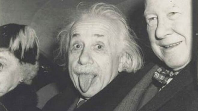 Albert Einstein, acompañado de Frank Aydelotte y su esposa